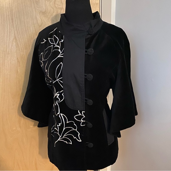 Norm Thompson Vintage Black White Velvet Jacket Embroidery Kimono Sleeves Size M - Picture 6 of 17